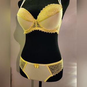 One of a kind! NEW! panty/bra set 34b/ medium panties